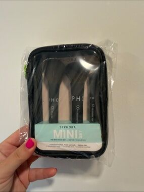 Sephora Mini Brush Set in Black and Mint
